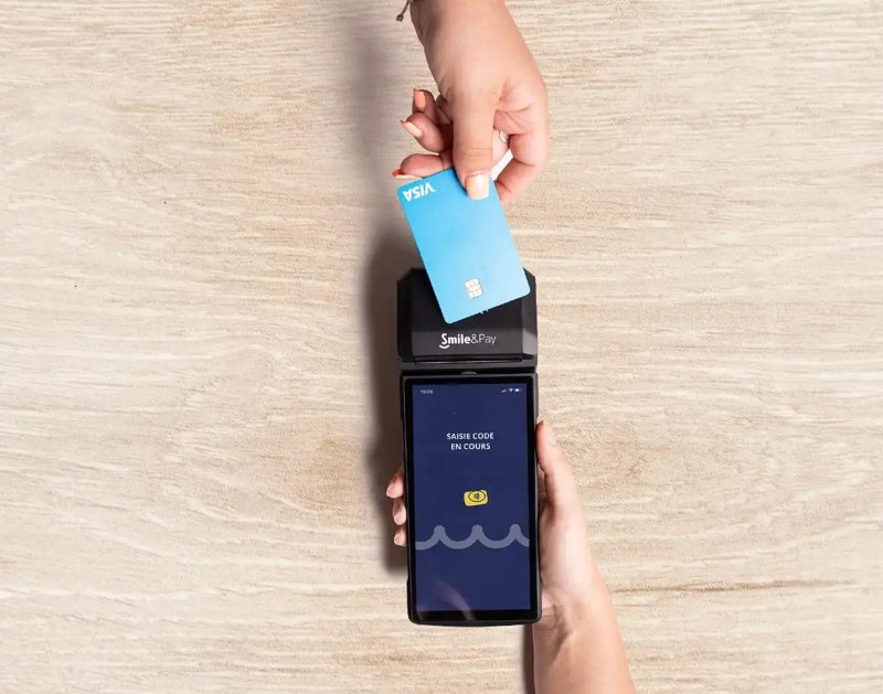 Terminal de paiement Super Smile : façade tactile en verre, caméra pour qr code, wifi + 4g, imprimante